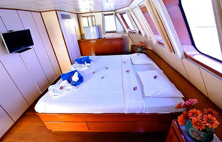 Deep Andaman Queen Double Cabin