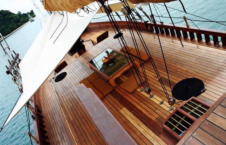 SY Diva Andaman Foredeck