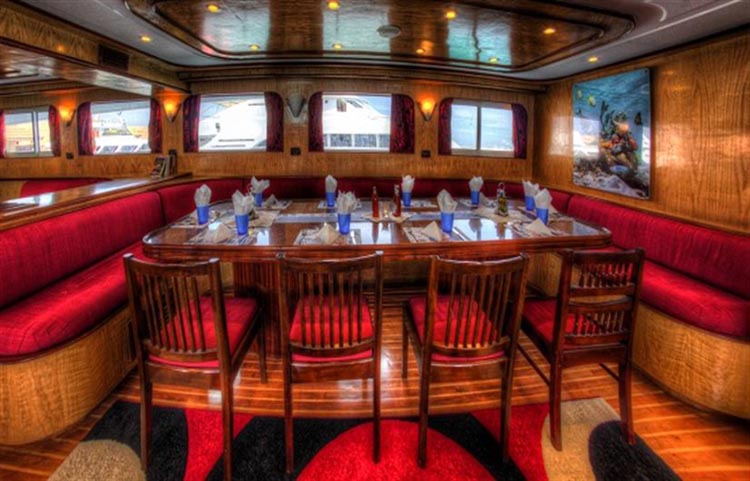 Red Sea Adventurer Dining