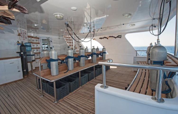 Samira Dive Deck