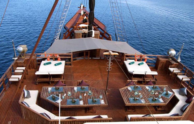 Arenui Lounge & Dining Deck