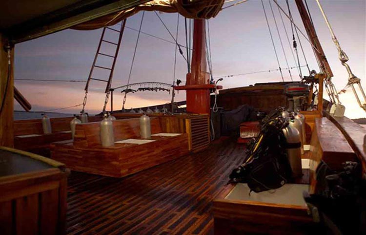Damai I Dive Deck