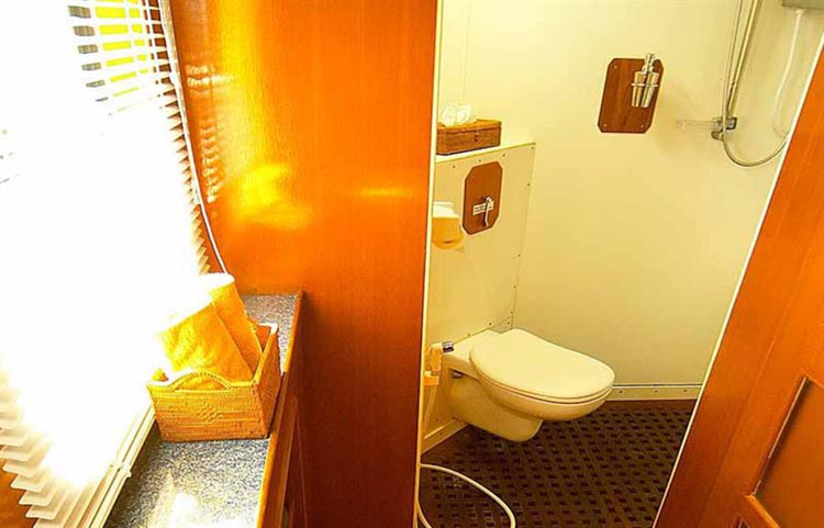 Mermaid I Bathroom