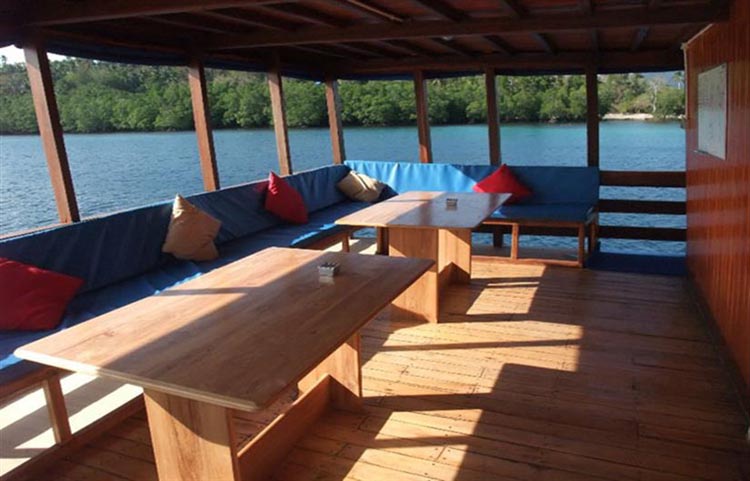 Sunshine Lounge Deck